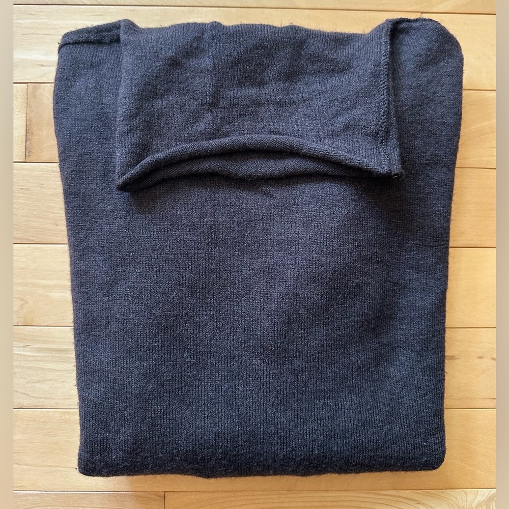 Banana Republic Vintage • extra-fine Italian merino wool turtleneck • size s